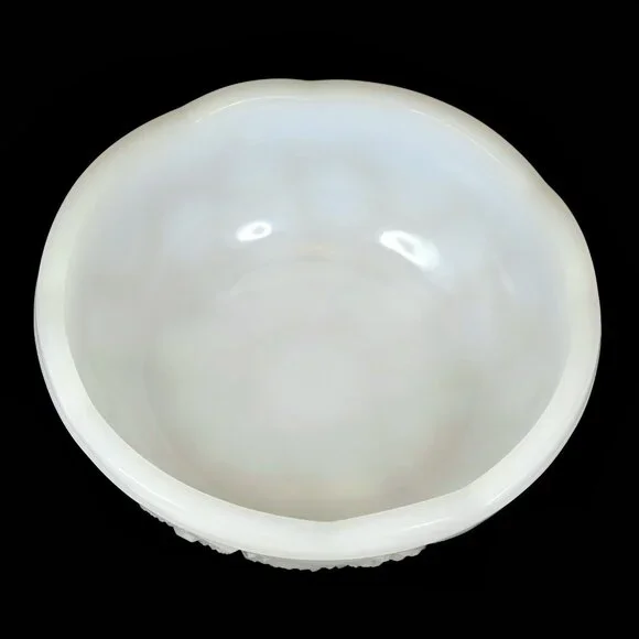 McKee Toltec Milk Glass 7" 3-Toed Footed Bowl Vintage Decorative Tableware - Picture 3 of 5